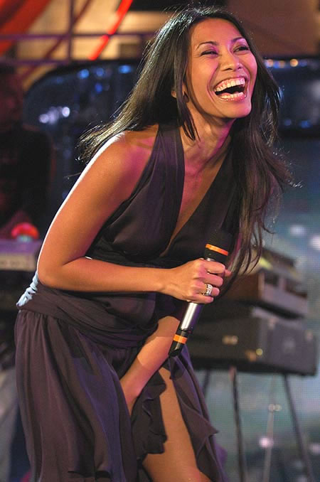 Anggun at Festivalbar 2005 in Arezzo (09/07/2005)